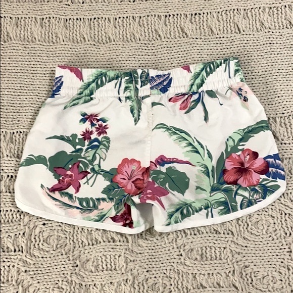 Old Navy Tropical Print Shorts < - Picture 4 of 5
